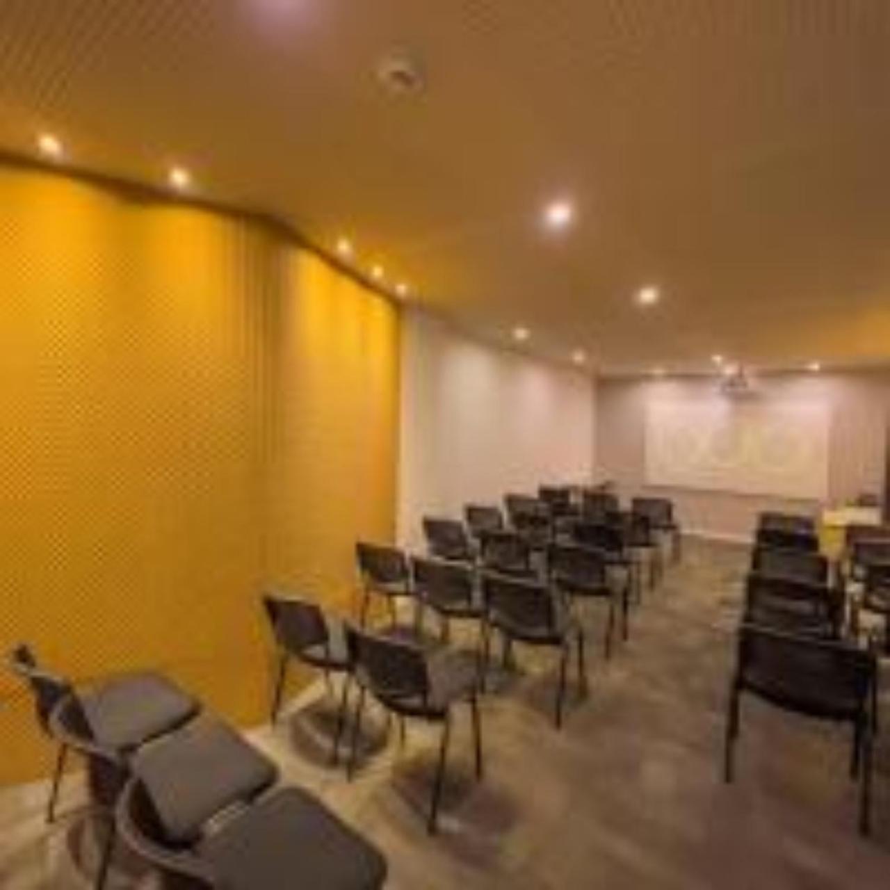 Quo Quality Hotel Манисалес Екстериор снимка The interior of the lecture room
