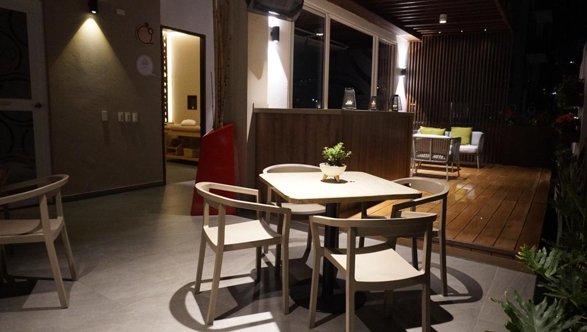 Quo Quality Hotel Манисалес Екстериор снимка A dining room