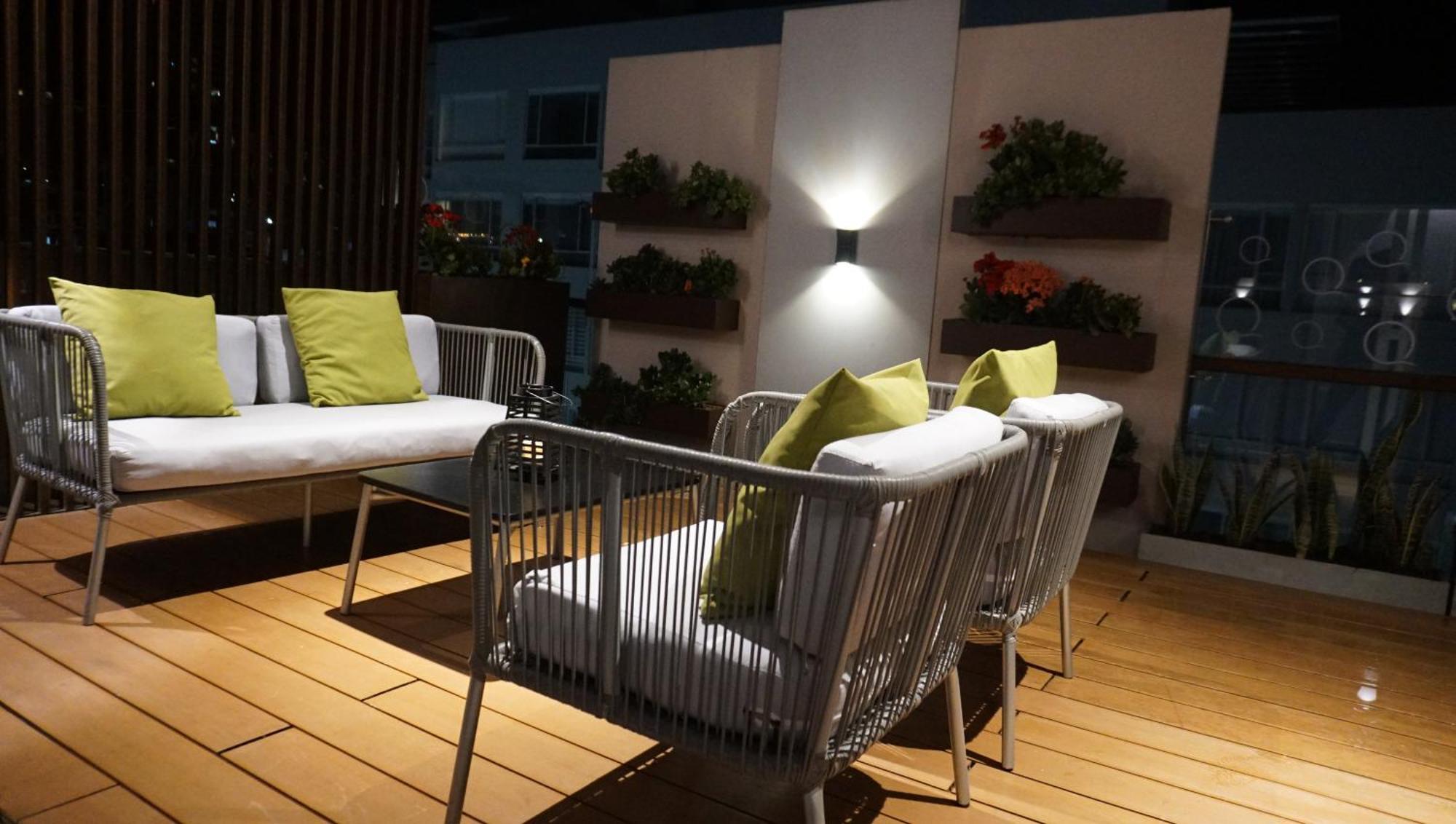 Quo Quality Hotel Манисалес Екстериор снимка A modern garden furniture set