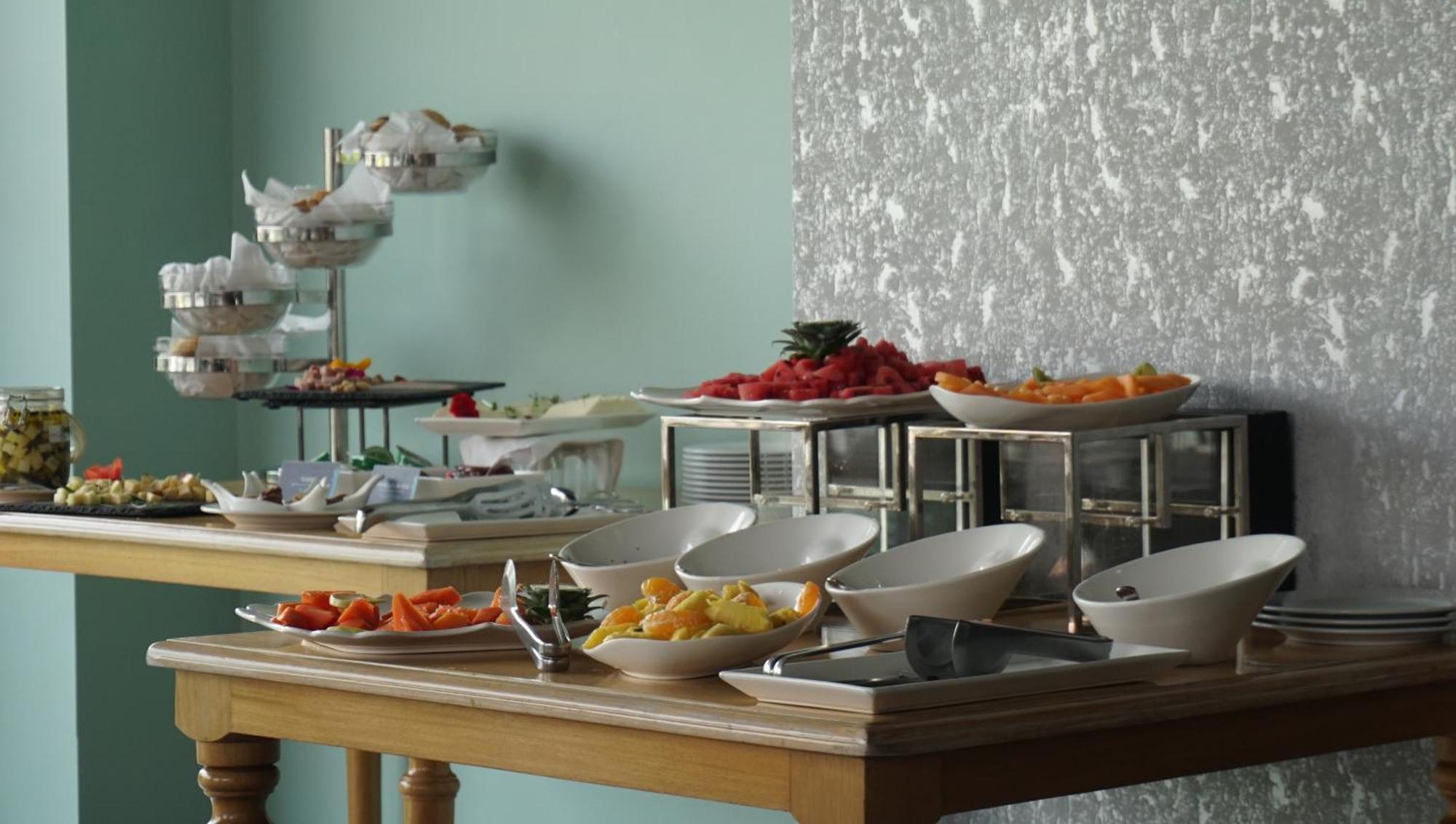 Quo Quality Hotel Манисалес Екстериор снимка A buffet